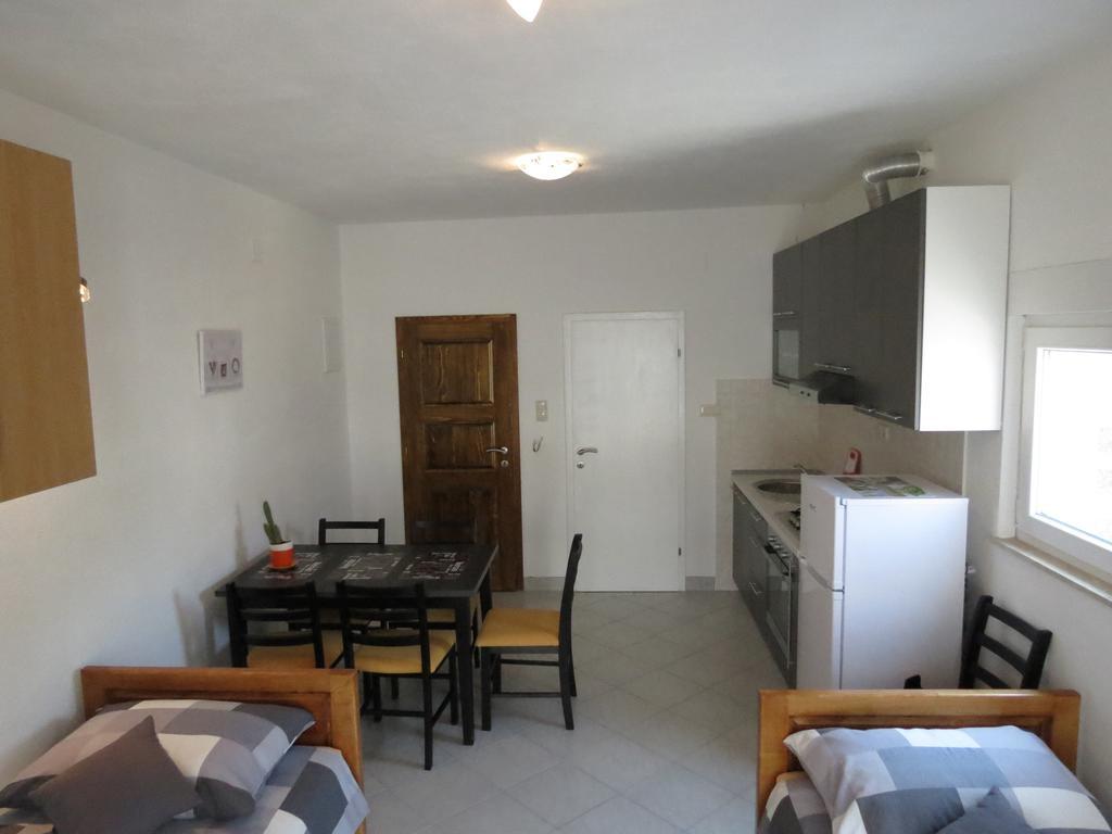 Apartments Ljubicic Podstrana Kamer foto
